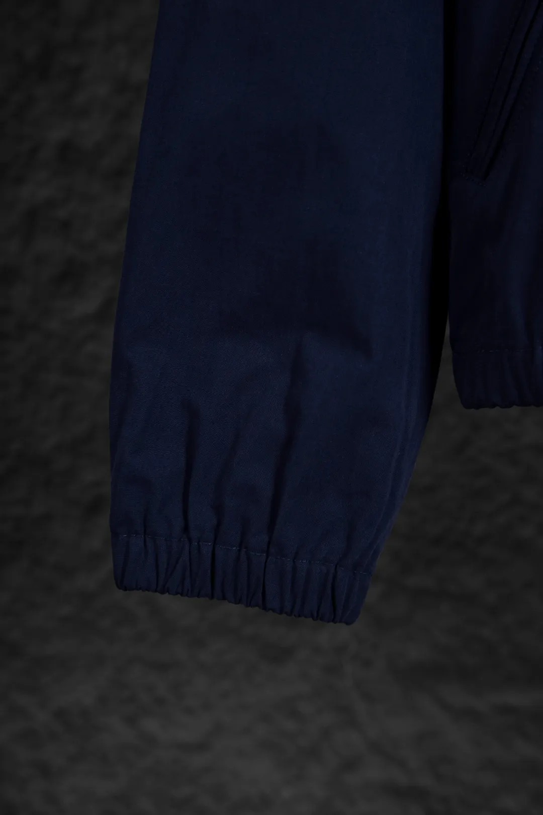 P290 Actual photo [Popular item] Style number: 25109# (on sale all year round) Color: khaki/navy blue Size: S to XL - Ralph Lauren/Ralph Lauren Solid color logo embroidered cotton soft shell fabric hooded assault jacket - the face is the same as the original 32 high count plain super soft carbon grinding ✅ - Brand POLO three zippers Customized back collar webbing Dark and light two-color oil edge leather strips ✅ - Ralph Lauren/Ralph Lauren's classic men's and women's bomber zipper hooded jacket. It has an elegant and fashionable style with any wear. It has a retro and relaxed feel. The hood and zipper elements add to the casual casualness. The paper man effect on the upper body can be perfectly controlled whether it is sports style or casual style ✅
